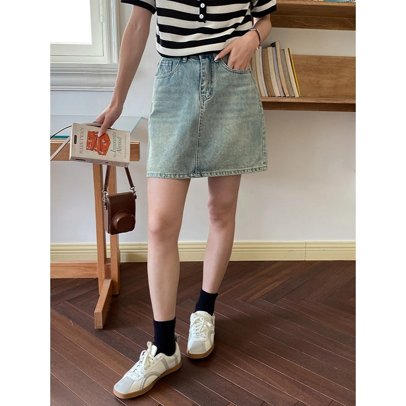 Women's denim mini skirts in classic design Chic & Stil