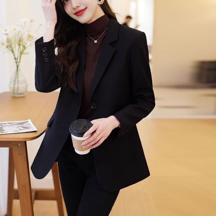 Blazer élégant pour femmes au cut classique et détails raffinés Chic & Stil