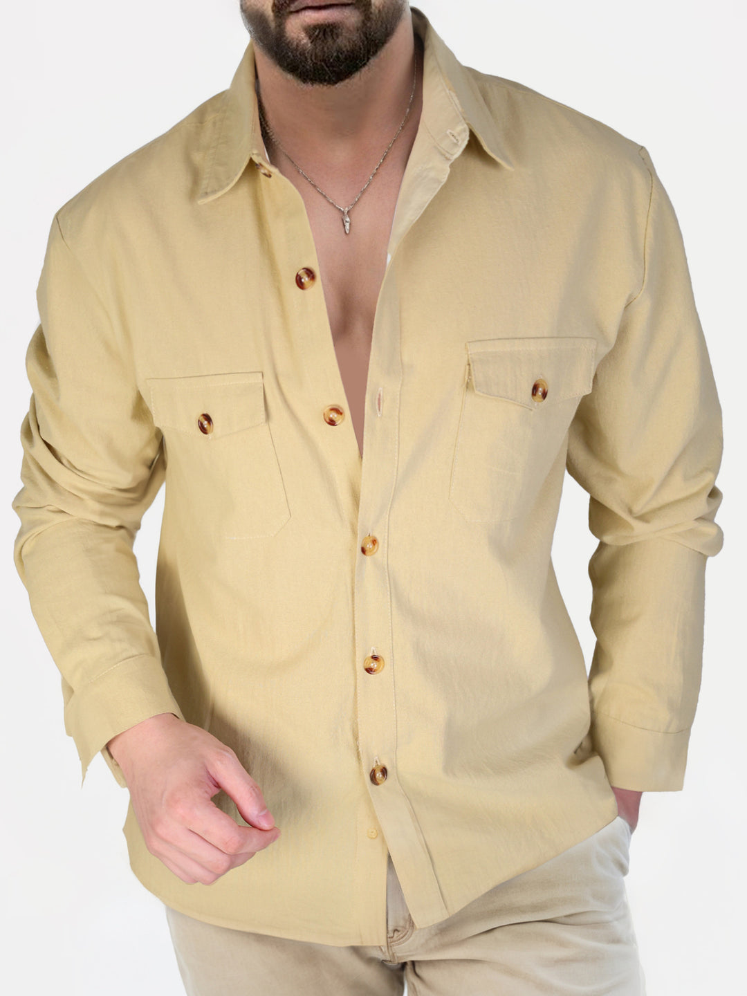 Casual shirt for men with modern buttons and practical chest pockets Lune London