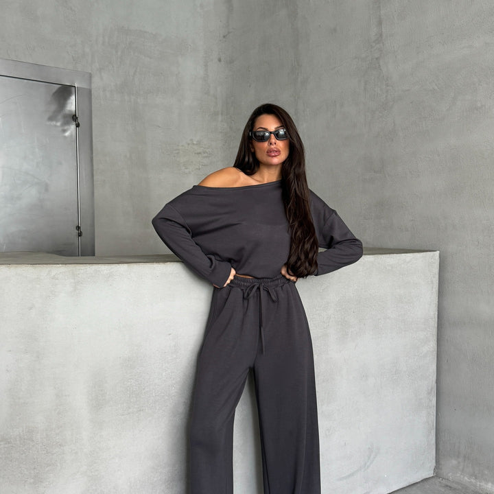 Casual jumpsuit for women with wide legs and an off-shoulder design Lune London