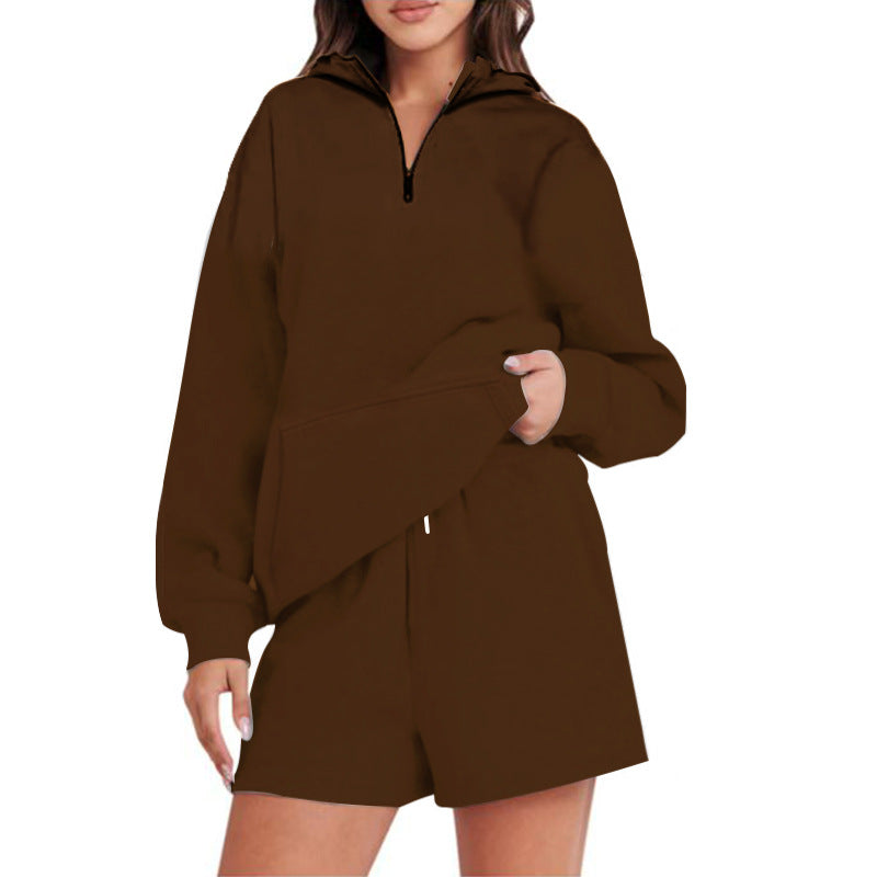 Casual hoodie for women with short zipper and practical pockets Lune London