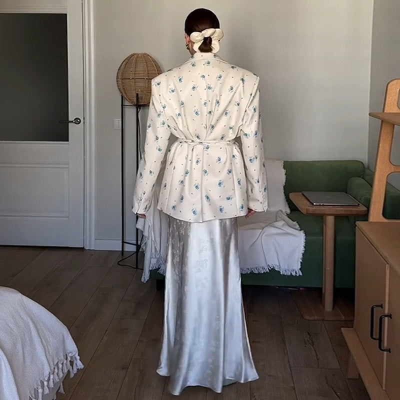 Oversized women's jacket with floral details and belted waist Lune London