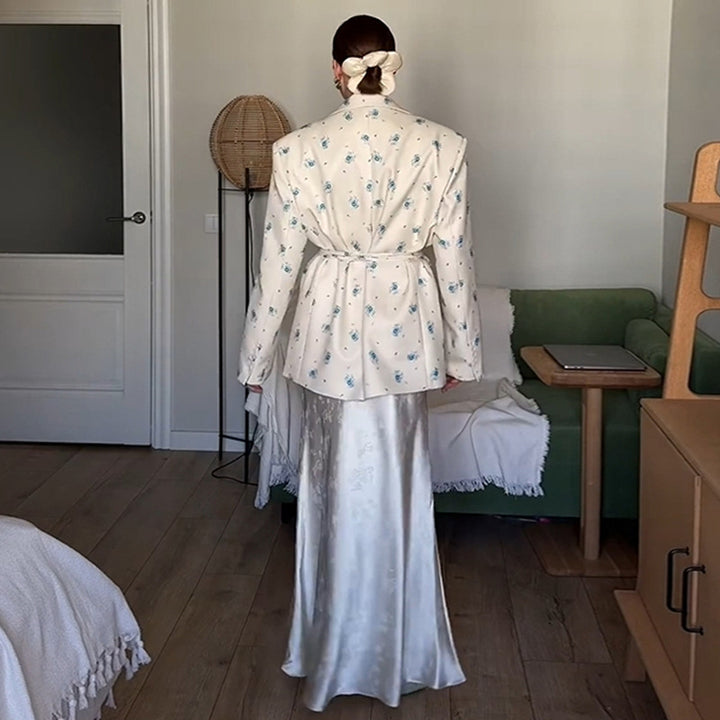 Oversized women's jacket with floral details and belted waist Lune London