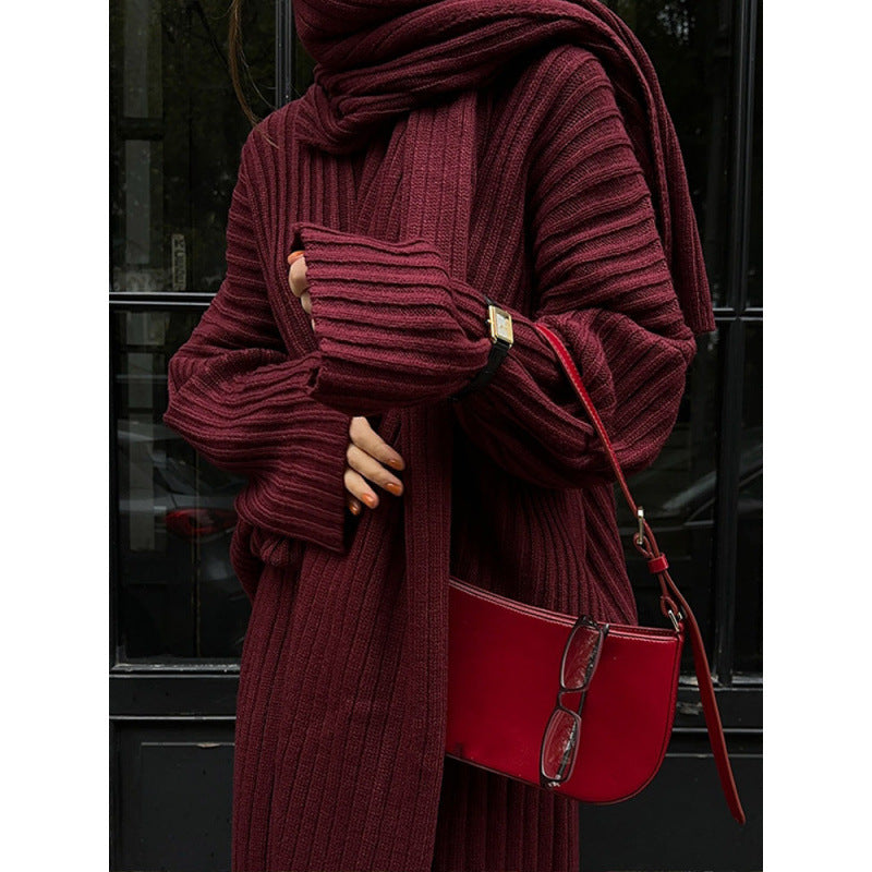 Casual knitted set for ladies with wide cut and V-neck Lune London