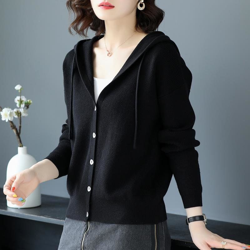 Cardigan décontracté pour femmes avec capuche et fermeture à bouton Chic & Stil