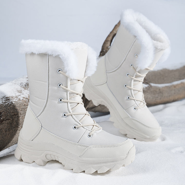 Winter boots for ladies with insulating inner lining and non-slip contoured sole Lune London