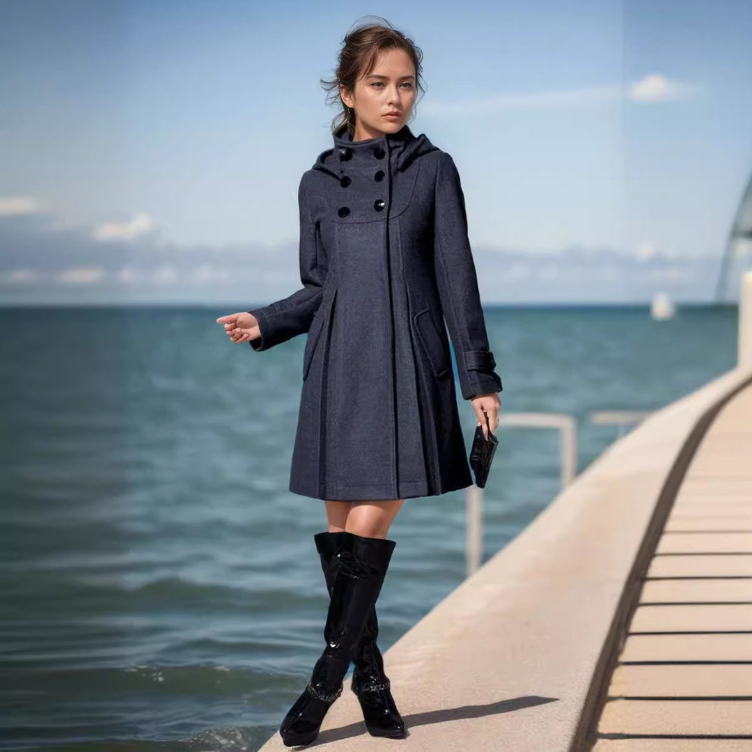 Elegant wool coat for women with modern collar and practical pockets Lune London