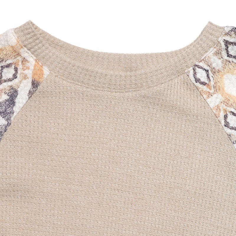 Knitted sweater for women with modern raglan sleeves and a floral pattern Lune London