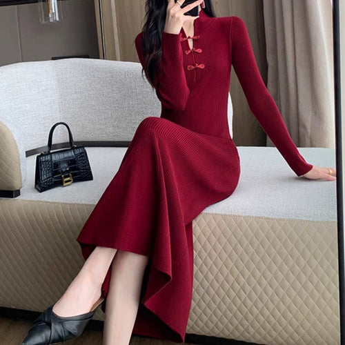 Robe tricotée pour femmes avec élégant plastron à boutons et manches longues Chic & Stil