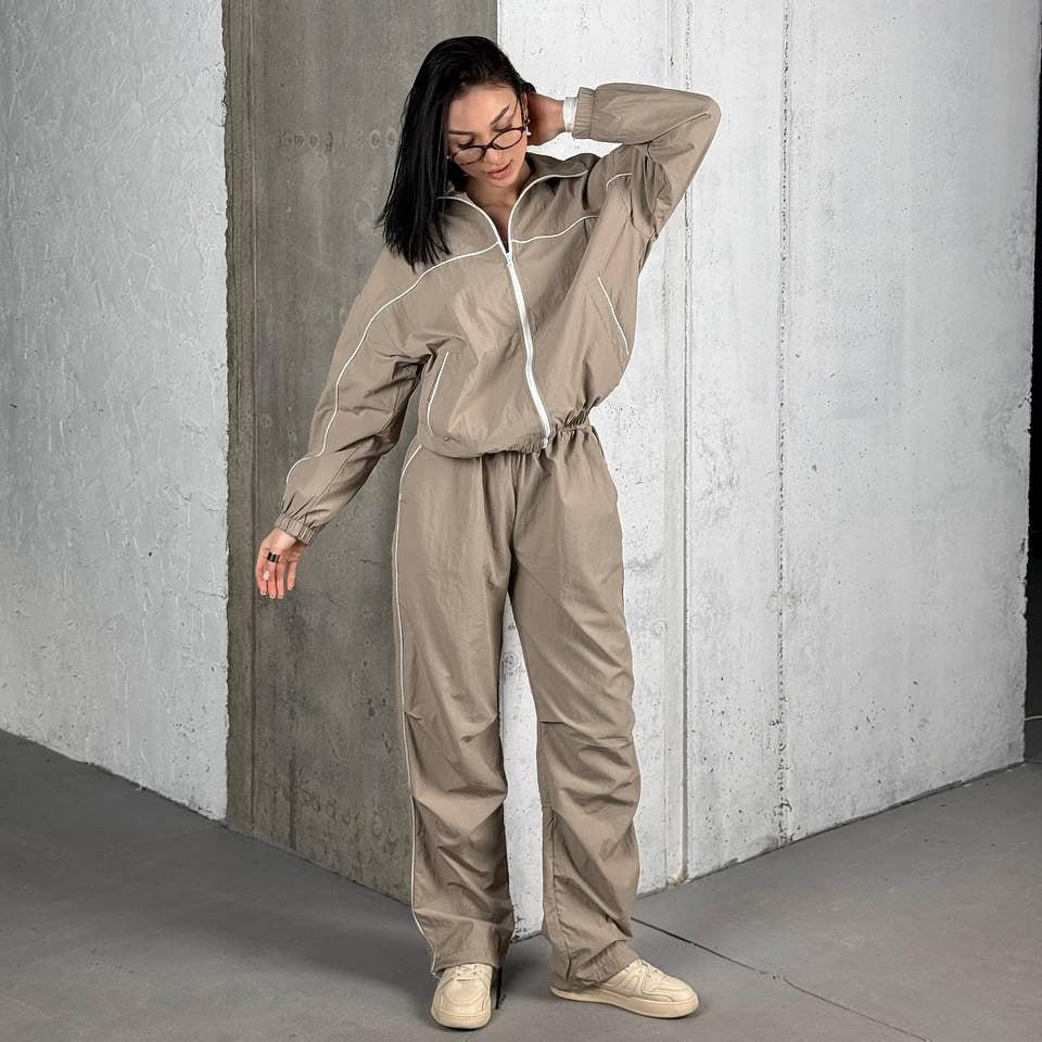 Sports leisure set for women with breathable fabrics and elastic waistband Lune London