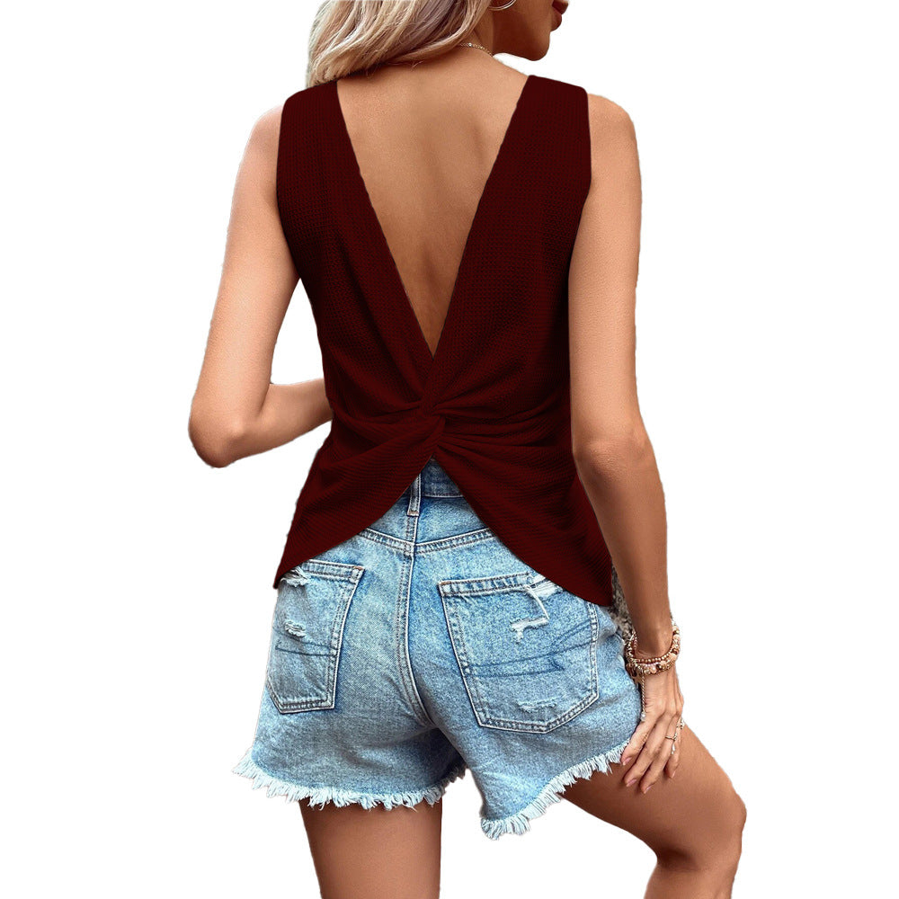 Elegant top for women with back cutout and twisted detail Chic & Stil