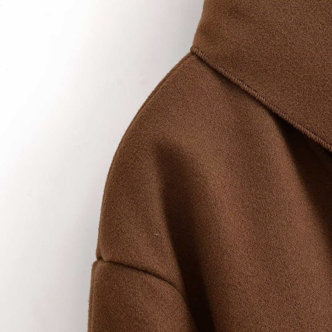 Elegant short jacket for ladies with large collar Lune London
