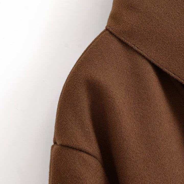 Elegant short jacket for ladies with large collar Lune London