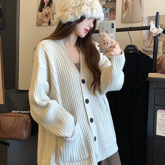 Cardigan en tricot épais pour femmes avec une coupe confortable et des poches pratiques Chic & Stil