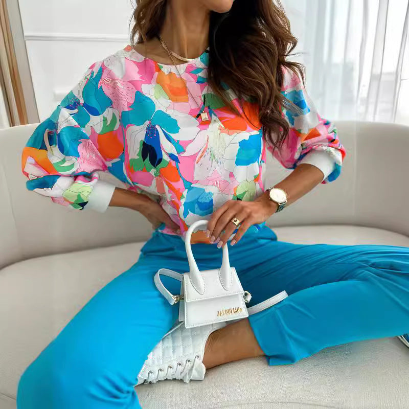 Casual women's sweatshirt with a colorful floral pattern and drop shoulders Lune London