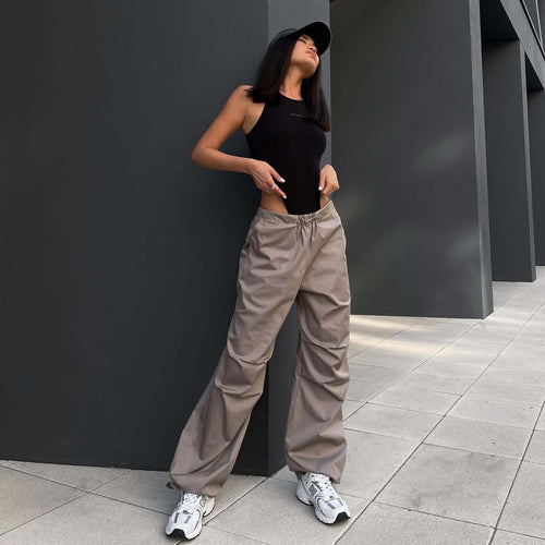 Sport leisure pants for women with elastic waist and practical pockets Lune London