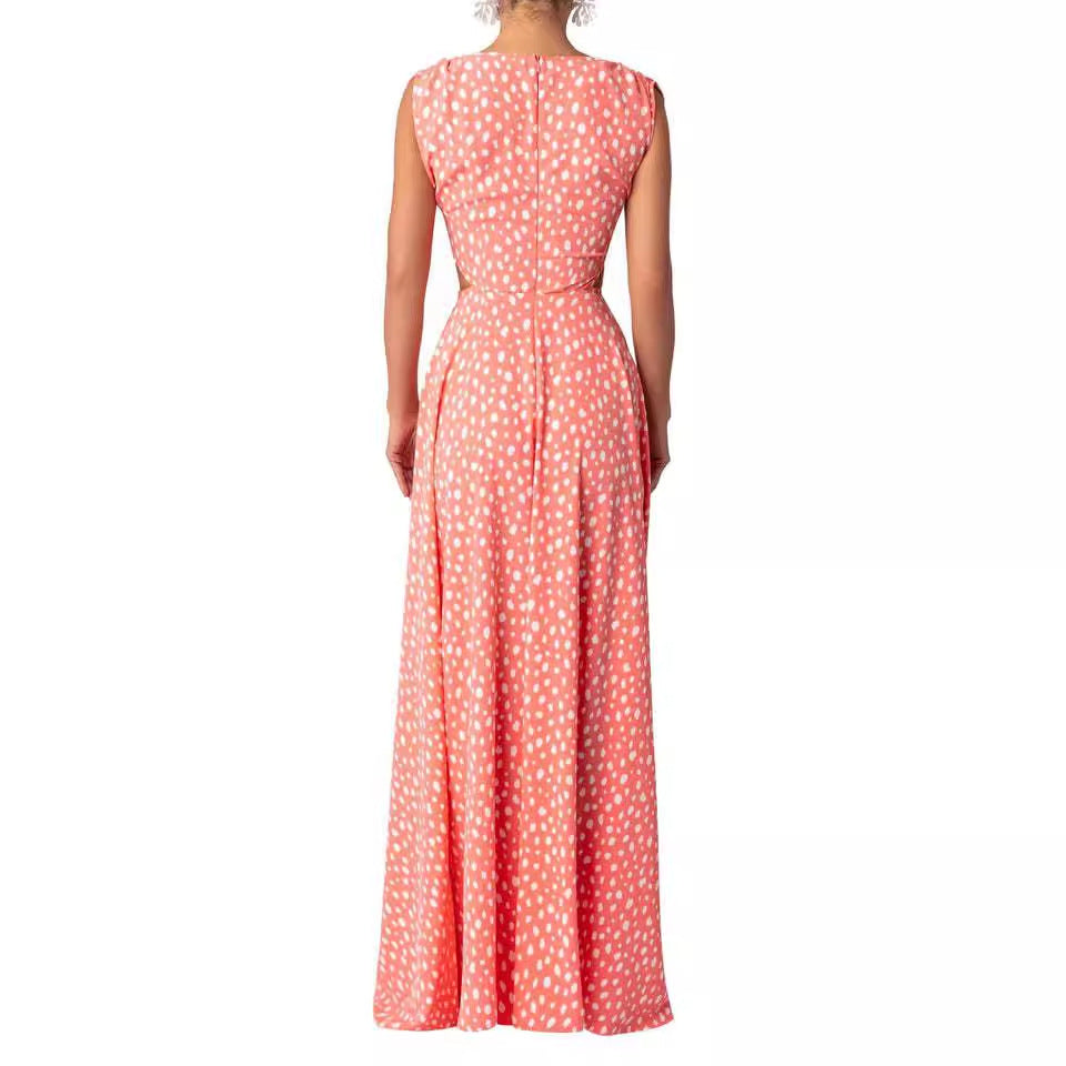 Maxi dress for women with an elegant cut, floor length and side slit Chic & Stil