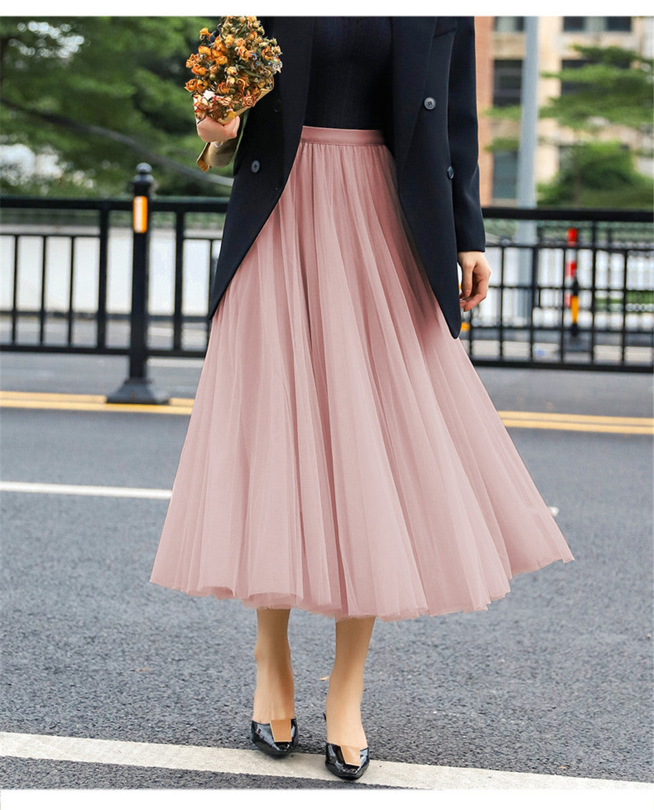 Elegant tulle skirt for women with a flared cut and an elastic waistband Lune London