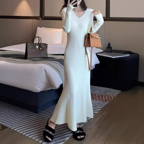 Maxi knit dress for women with V-neck and fine ribbed texture Lune London