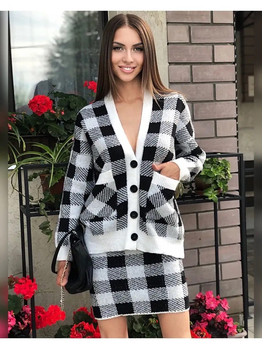 Ensemble tricot à la mode pour femmes avec fermeture à boutons sur le devant et design à motifs Chic & Stil