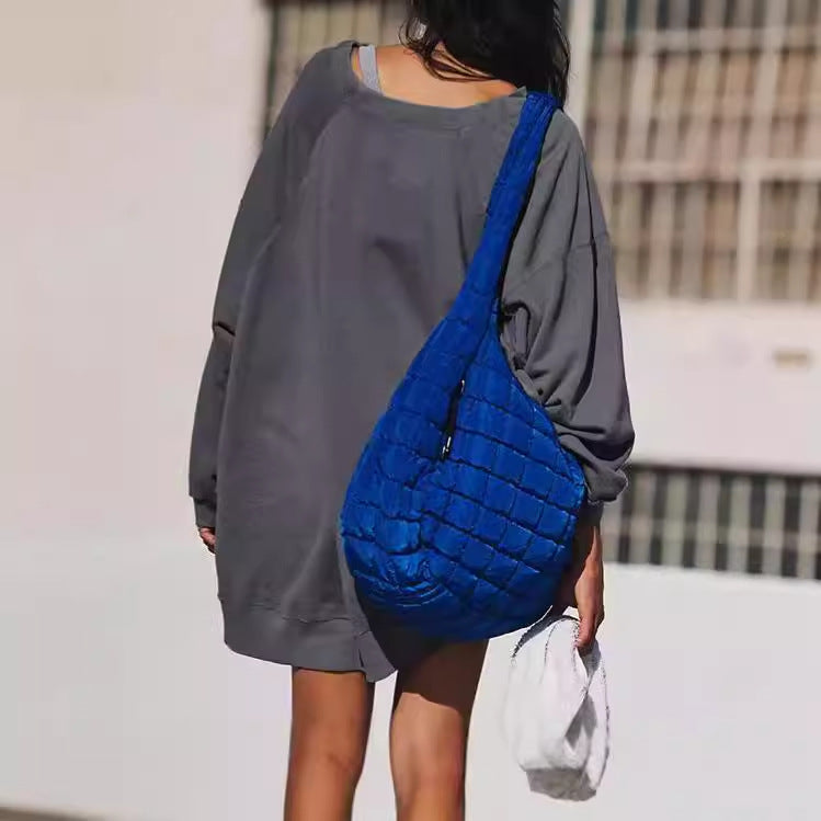 Sweatshirt Women Oversized with relaxed fit and practical pockets Lune London