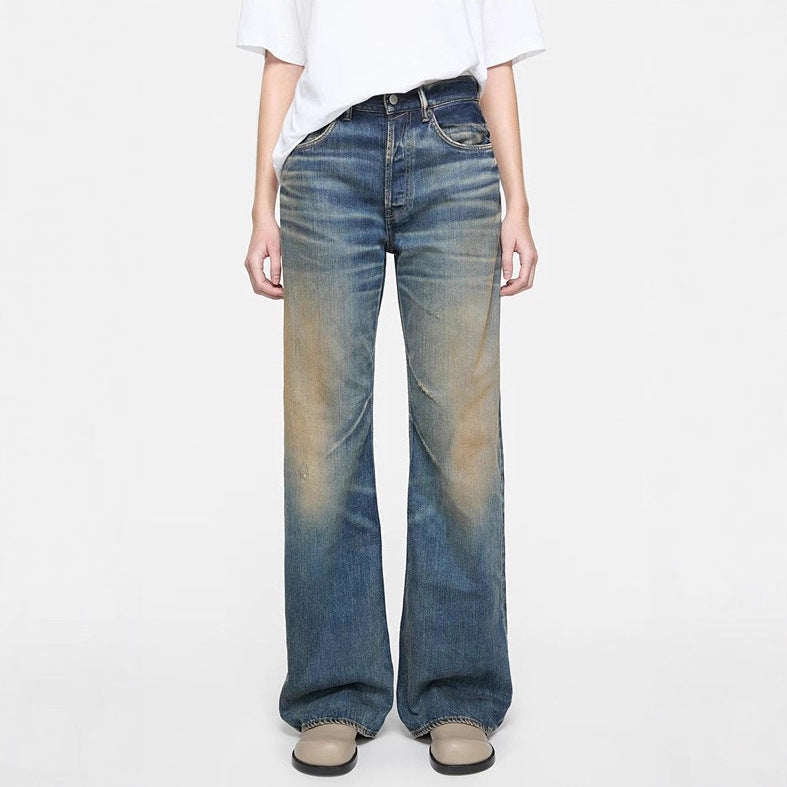 High-waisted jeans for women in a casual bootcut style with frayed hem Lune London