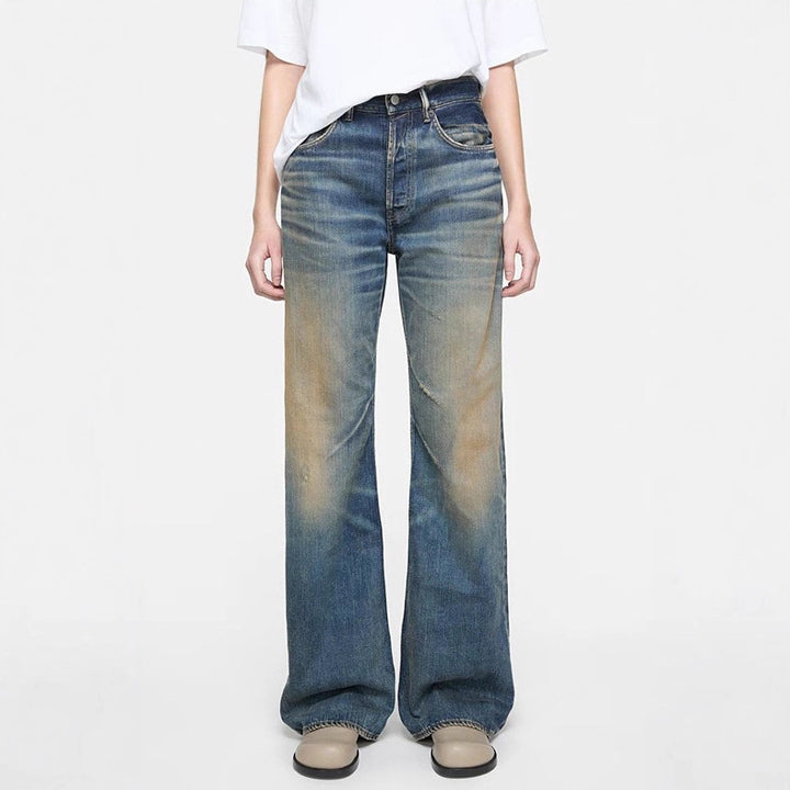 High-waisted jeans for women in a casual bootcut style with frayed hem Lune London