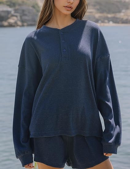 Dames loisirs t-shirt à manches longues pull avec détails de boutons Chic & Stil