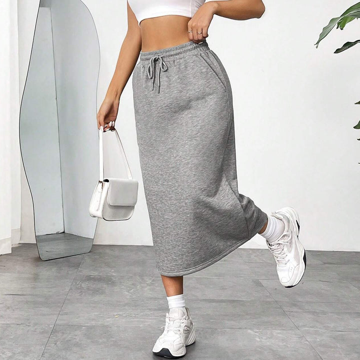 Midi jersey skirt for women with elastic waistband and welt pockets Lune London