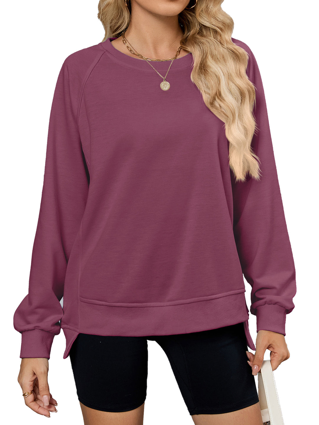 Casual sweatshirt for women with side slits and casual cut Lune London
