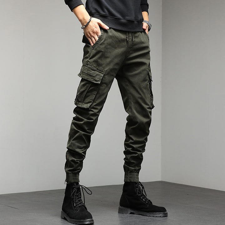Cargo pants for men with elastic waistband and practical side pockets Lune London