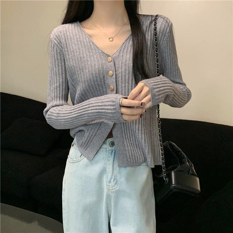 Cardigan femme avec des boutons décoratifs et un décolleté en V profond Chic & Stil