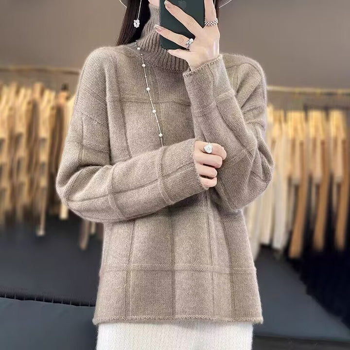 Comfortable knitted sweater for women in chic and stylish checkered design