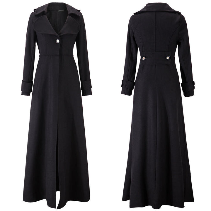 Ladies Elegant long coat with classic lapels and modern accents Lune London