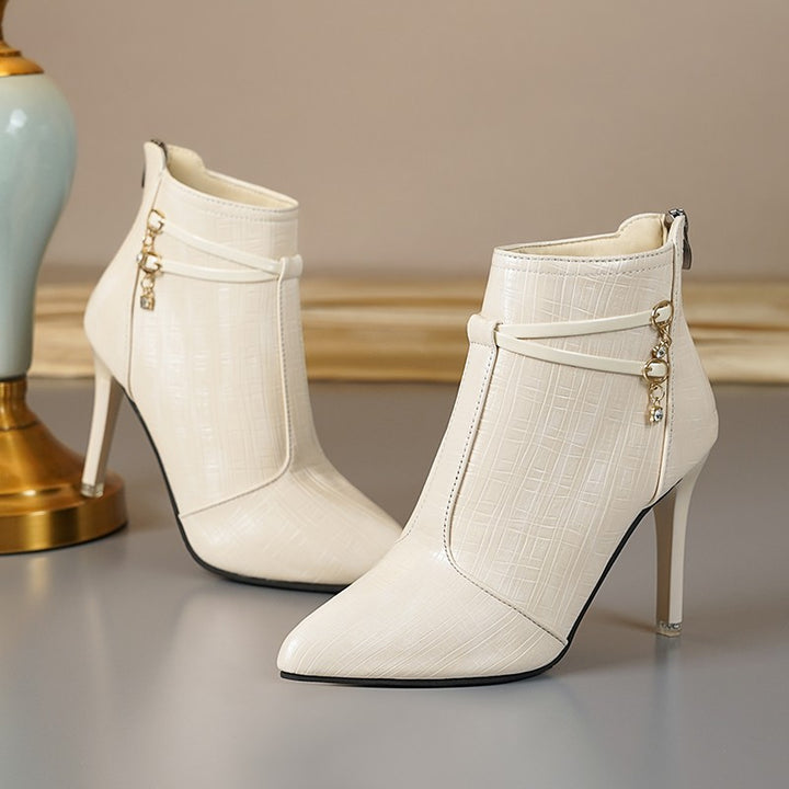 Elegant ladies' boots with a pretty chain detail and an elegant high Lune London