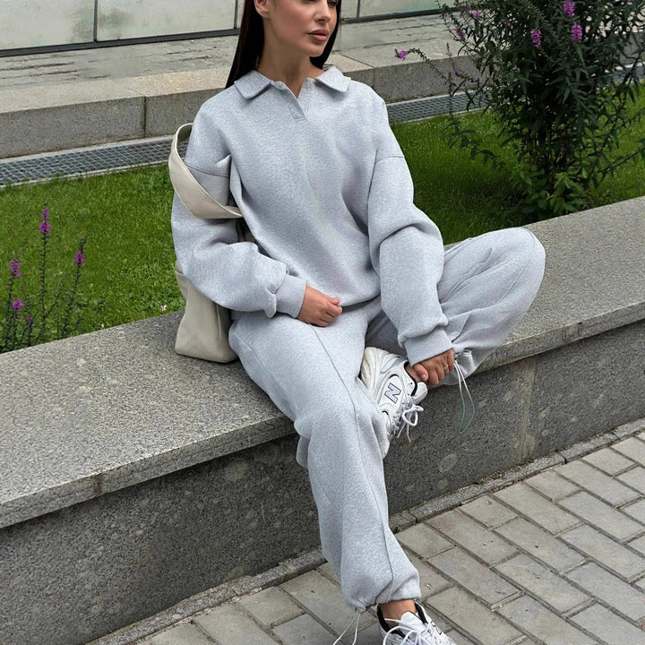 Sporty women's fashion with polo collar and comfortable pants Lune London