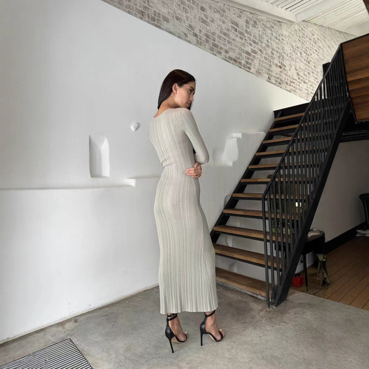 Robe maxi en tricot côtelé élégante pour femmes avec manches longues et coupe ajustée Chic & Stil