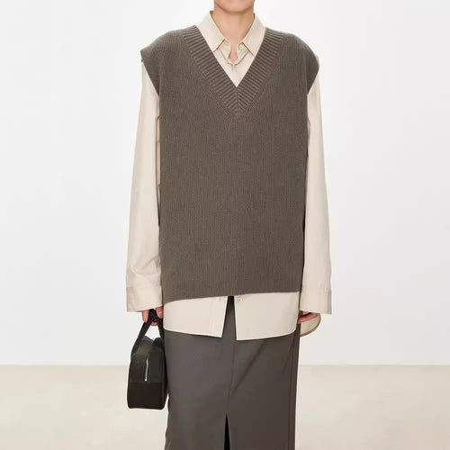 Gilet tricoté pour femmes avec décolleté en V et coupe décontractée Chic & Stil