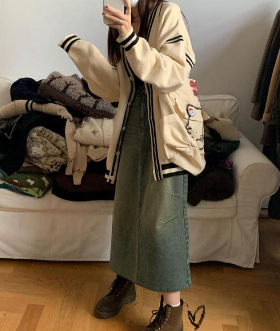 Women comfortable cardigan with casual cut and decorative band Lune London