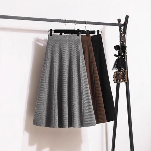 Pleated midi skirt for women with elastic waistband and beautiful texture Lune London