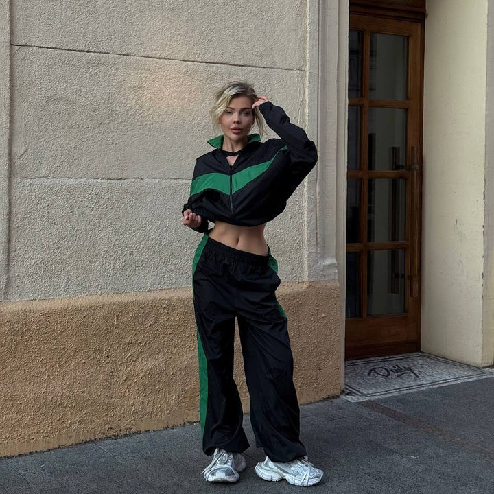 Women's sporty windbreaker with high collar and contrasting stripes Chic & Stil