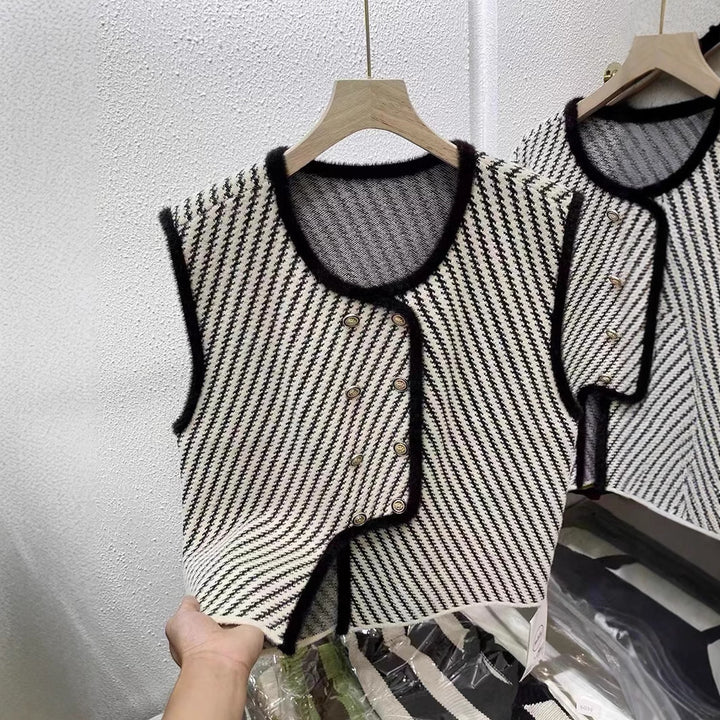 Knit cardigan for women with an elegant cut and classic button details Lune London