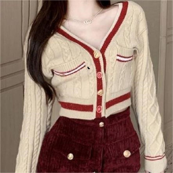 Knitted women's jacket with braided pattern and contrasting pockets Lune London