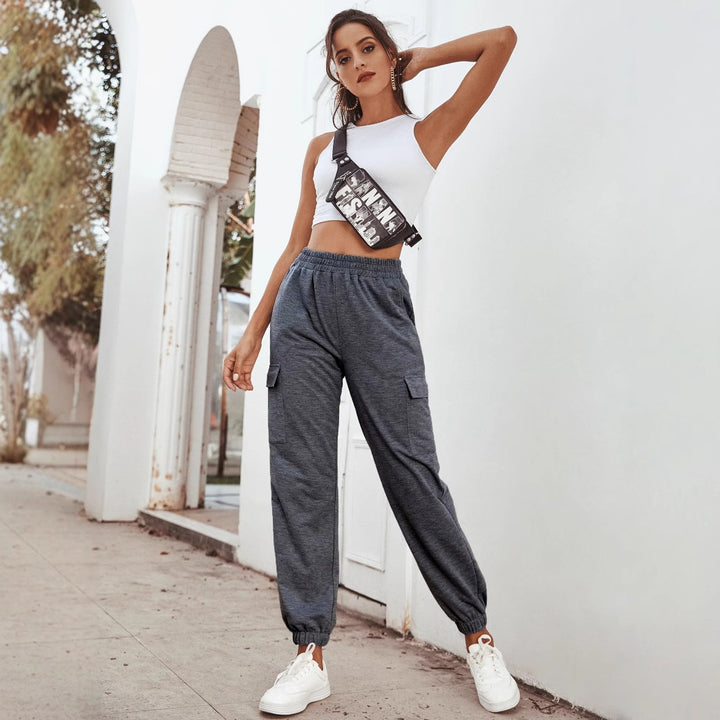 Pantalons cargo pour femmes au style décontracté avec une taille élastique et des poches latérales pratiques Chic & Stil