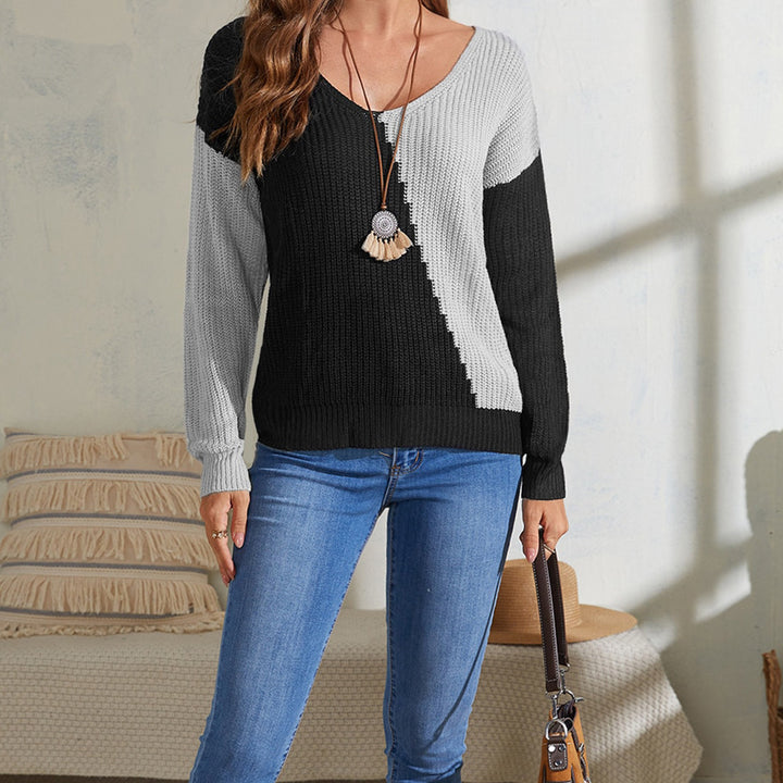 Casual sweater for women with asymmetric color play and V-neck Lune London