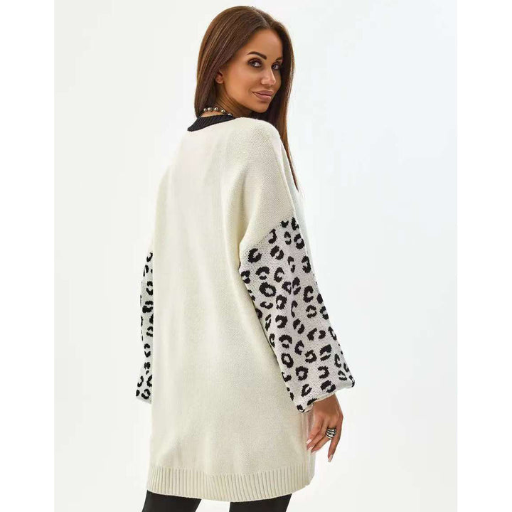 Cardigan pour femmes en tricot épais avec manches contrastées et détail en bouton Chic & Stil