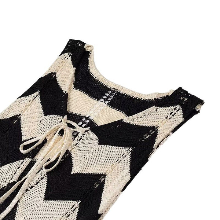 Maxi dress for ladies with an elegant zigzag pattern and refined lacing Lune London