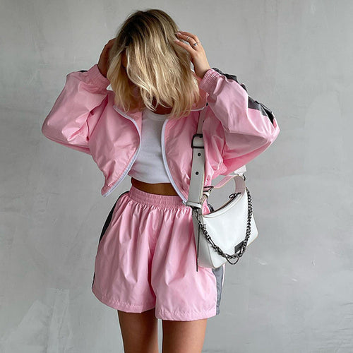 Women's sports set made of functional and breathable material with zipper and elastic waistband Lune London