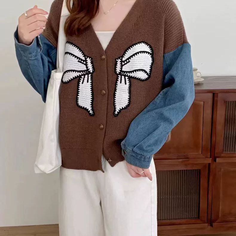 Cardigan féminin à la mode avec broderie décorative en nœud Chic & Stil