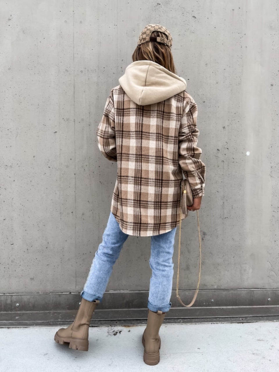 Plaid flannel jacket for women with practical pockets and soft inner lining Lune London